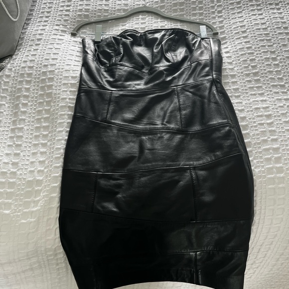 Black leather mini dress by a Esprit great condition size4-6 can’t seem to find - Picture 4 of 4